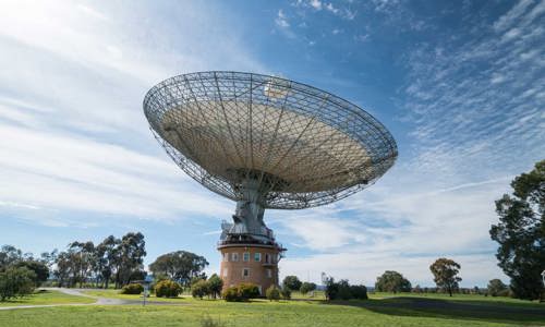 Daytime view of the Parkes radio telescope at Parkes Observatory